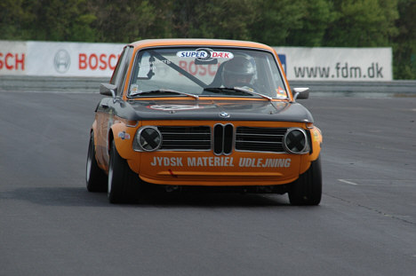 Hvis du ikke tidligere har oplevet historisk race - så skulle du både se og høre denne BMW kørt af Jan Heiselberg.
(Foto: Motorsporten.dk)